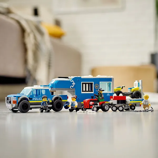 Фото - Конструктор LEGO City Полицейский мобильный командный трейлер (60315)
