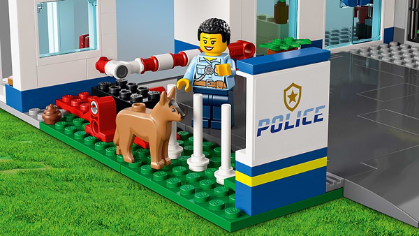 Фото - Конструктор LEGO City Полицейский участок (60316)