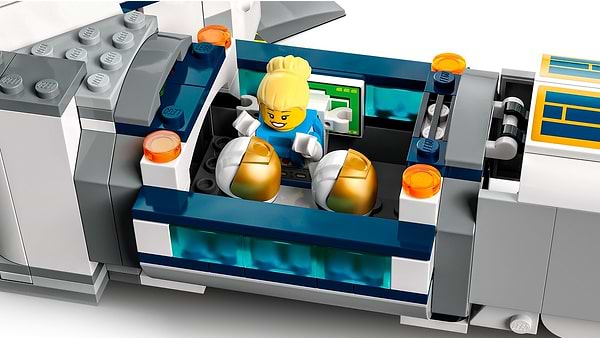 Фото - Конструктор LEGO City Місячна Дослідницька база (60350)