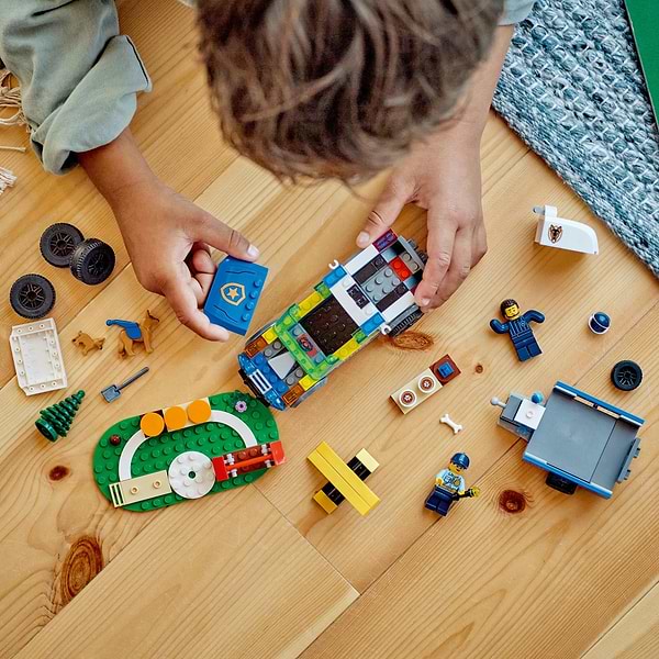 Фото - Конструктор LEGO City Мобільний майданчик для дресерування поліцейських собак (60369)