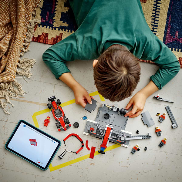 Фото - Конструктор LEGO City Піт-стоп і піт-екіпаж F1® з болідом Ferrari (60443)