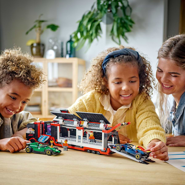 Фото - Конструктор LEGO City Вантажівка F1® з автомобілями RB20 та AMR24 (60445)