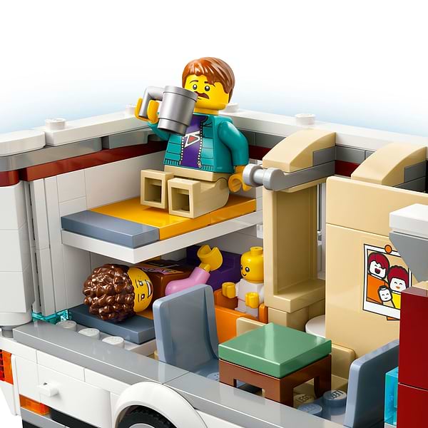 Фото - Конструктор LEGO City Пригодницький будинок на колесах для відпустки (60454)