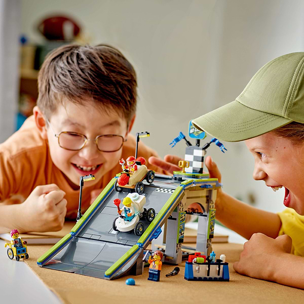 Фото - Конструктор LEGO City Никаких ограничений: Автодром для гоночных автомобилей (60460)