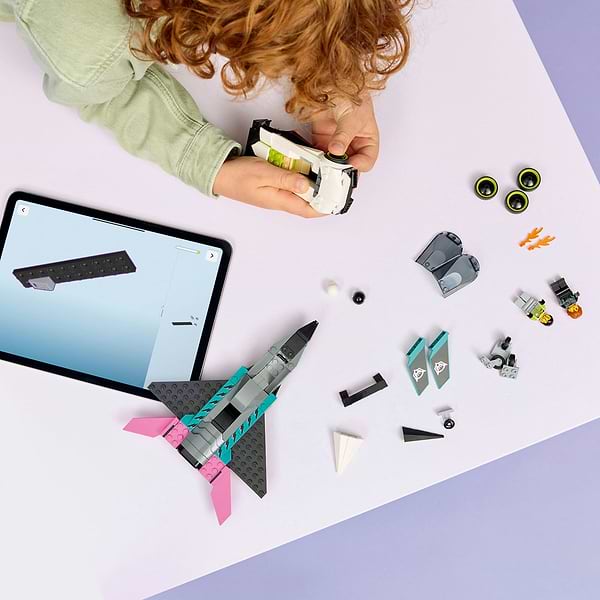 Фото - Конструктор LEGO City Реактивный самолёт против автомобиля (60489)