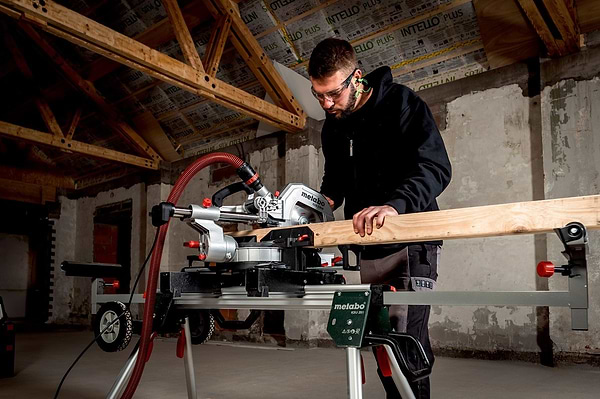 Фото - Пила торцевая Metabo KGS 216 M (613216000)