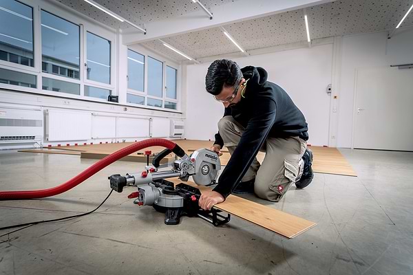 Фото - Пила торцевая Metabo KGS 216 M (613216000)