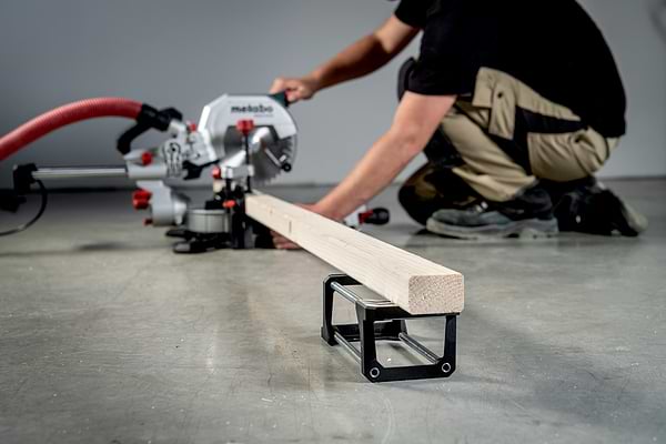 Фото - Пила торцевая Metabo KGS 216 M (613216000)