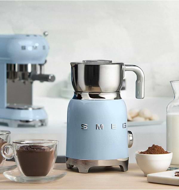 Фото - Модуль для взбивания молока Smeg MFF01PBEU