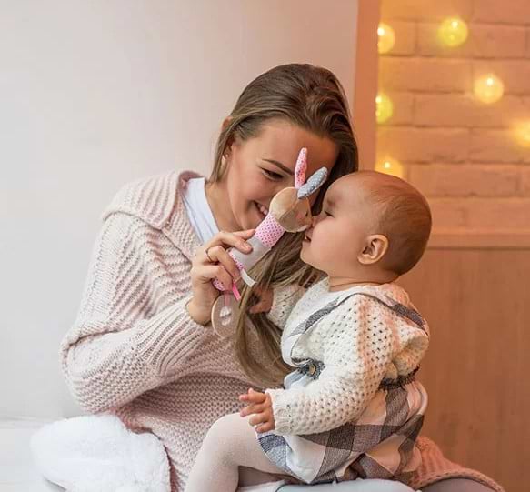 Фото - Брязкальце BabyOno з пищалки "Кролик Юлія", 9х24 см (621)