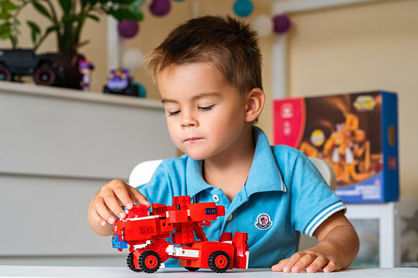 Фото - Пластиковий конструктор Super Wings Small Blocks 2-in-1 Buildable Transforming Vehicle Jett Джетт (EU385005)