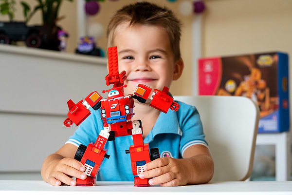 Фото - Пластиковий конструктор Super Wings Small Blocks 2-in-1 Buildable Transforming Vehicle Jett Джетт (EU385005)