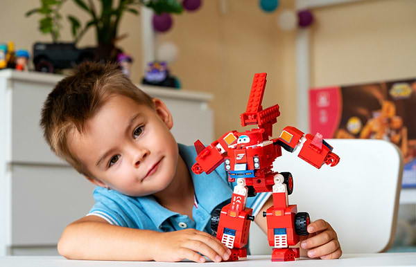 Фото - Пластиковий конструктор Super Wings Small Blocks 2-in-1 Buildable Transforming Vehicle Jett Джетт (EU385005)