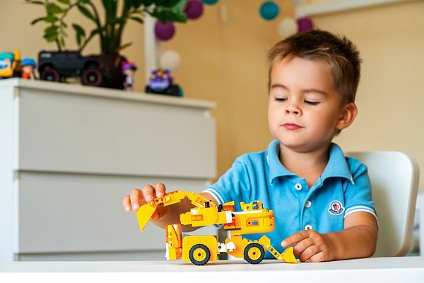 Фото - Пластиковий конструктор Super Wings Small Blocks 2-in-1 Buildable Transforming Vehicle Donnie Донні (EU385007)