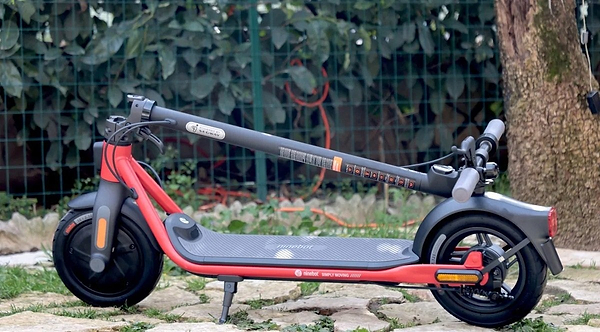 Фото - Електросамокат Segway Ninebot D38E Black/Red
