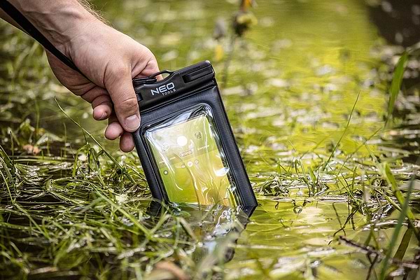 Фото - Чехол для смартфона Neo Tools 19.5х11 см IPX8 (63-135)