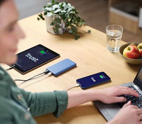Фото - Батарея мобільна Trust Primo Eco 10000 mAh Blue (25028)