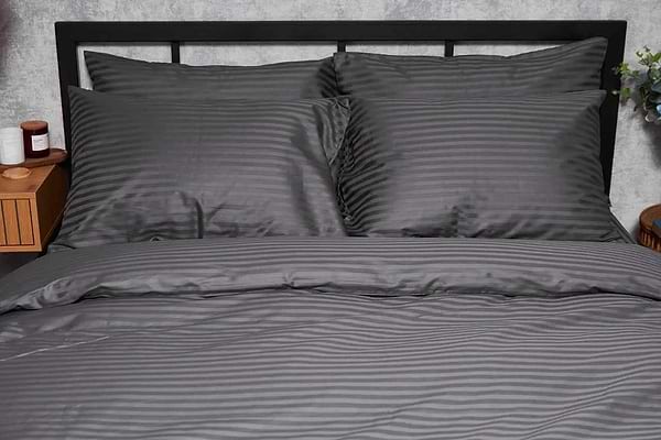 Фото - Комплект постільної білизни Moon&Star Satin Stripe Stripe Black 160х220 нав. 2х70х70 (MS-820003697)