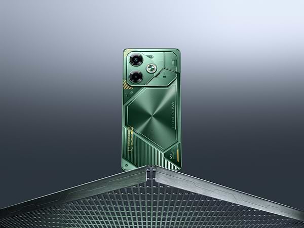 Фото - Смартфон Tecno Pova 6 12/256Gb Comet Green (LI7)