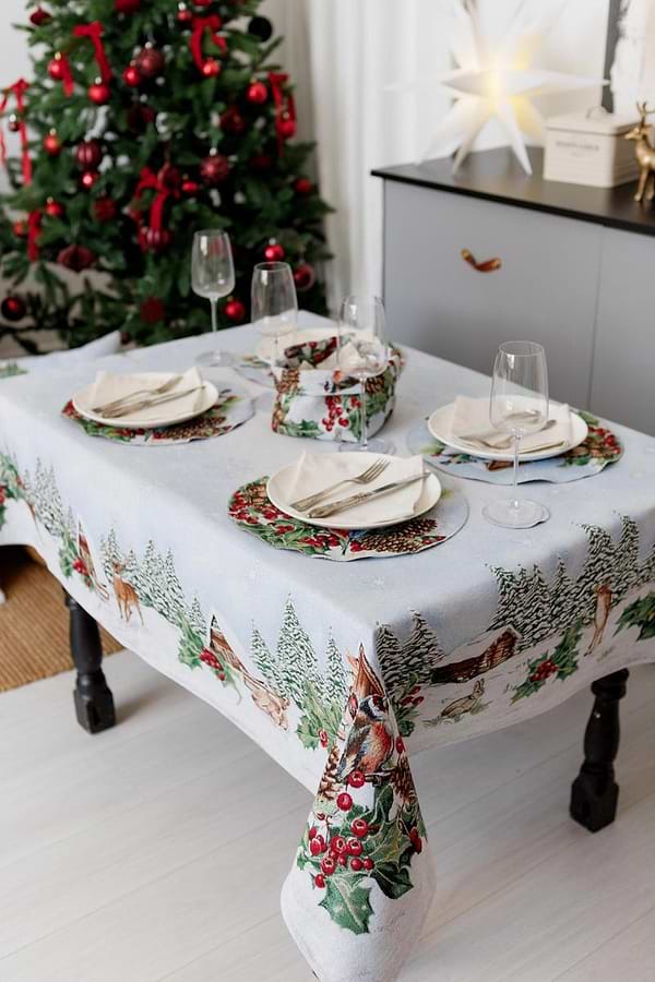 Фото - Скатертина прямокутна Прованс Новорічна гобеленова Squirrel 135х140 см (041753)