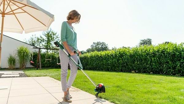 Фото - Тример садовий Bosch UniversalGrassCut 18V-260 (0.600.8C1.D03)