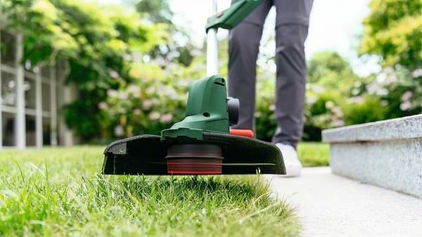 Фото - Тример садовий Bosch UniversalGrassCut 18V-260 (0.600.8C1.D03)