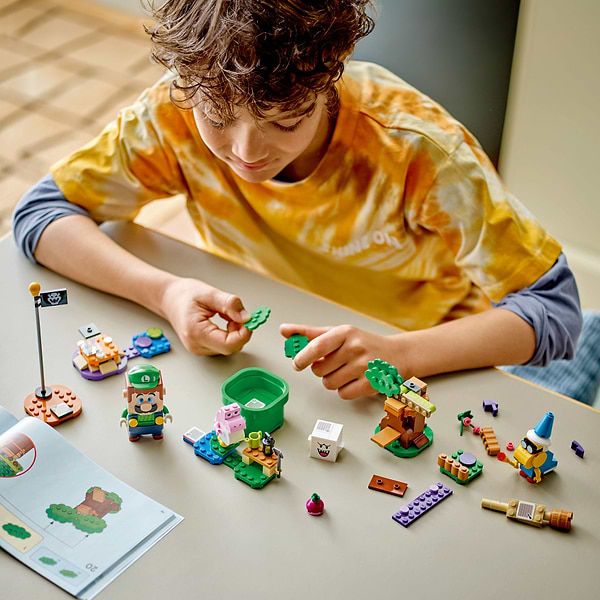 Фото - Конструктор LEGO Super Mario™ Пригоди з інтерактивним LEGO® Луїджі (71440)