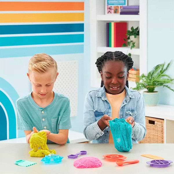Фото - Кинетический песок Kinetic Sand Цветные приключения (3 цвета, 907 г, аксес.) (748052)