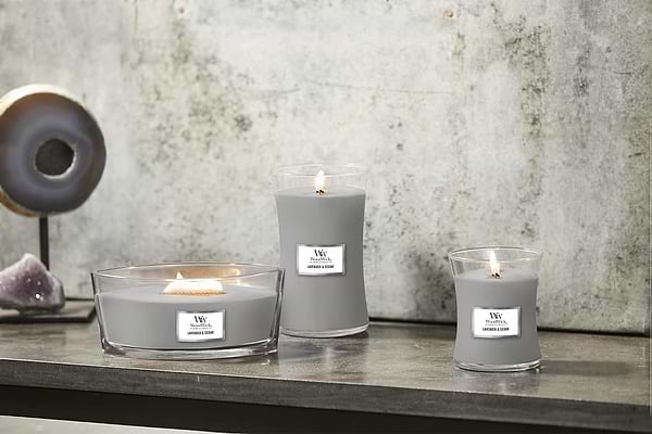 Фото - Свеча стекло Woodwick Medium Lavender & Cedar (Лаванда и Кедр) 275г (1666266E)