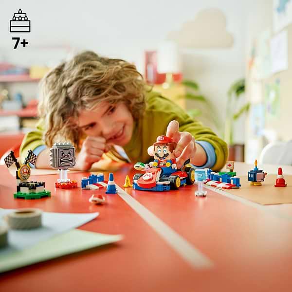 Фото - Конструктор LEGO Super Mario™ Mario Kart™ – Interactive LEGO® Mario™ та Standard Kart (72043)