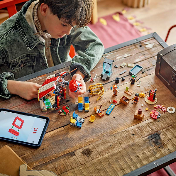 Фото - Конструктор LEGO ONE PIECE Цирковая палатка клоуна Багги (75637)