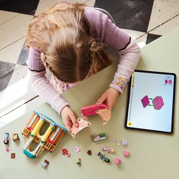 Фото - Конструктор LEGO Wicked Ґлінда, Ельфаба й Несароза в Університеті Шиз (75681)