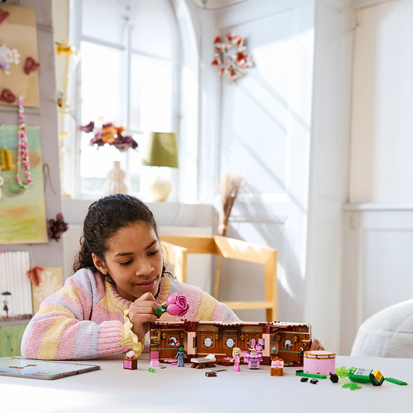 Фото - Конструктор LEGO Wicked Кімната Ґлінди й Ельфаби (75683)