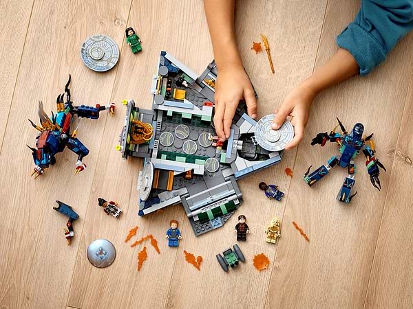 Фото - Уцінка - Конструктор LEGO Super Heroes Marvel Зліт Домо (76156)