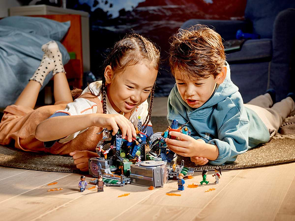 Фото - Уцінка - Конструктор LEGO Super Heroes Marvel Зліт Домо (76156)