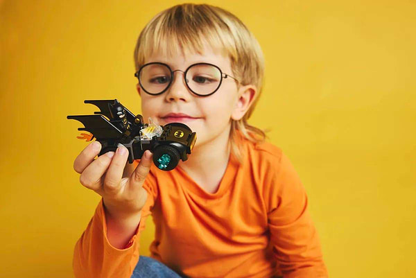 Фото - Конструктор LEGO DC Batman Бетмен і Бетмобіль проти містера Фріза (76301)