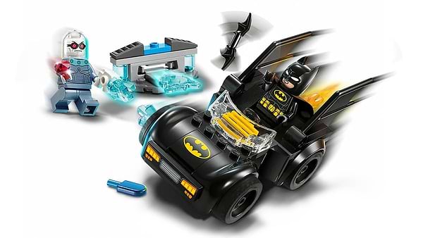Фото - Конструктор LEGO DC Batman Бетмен і Бетмобіль проти містера Фріза (76301)