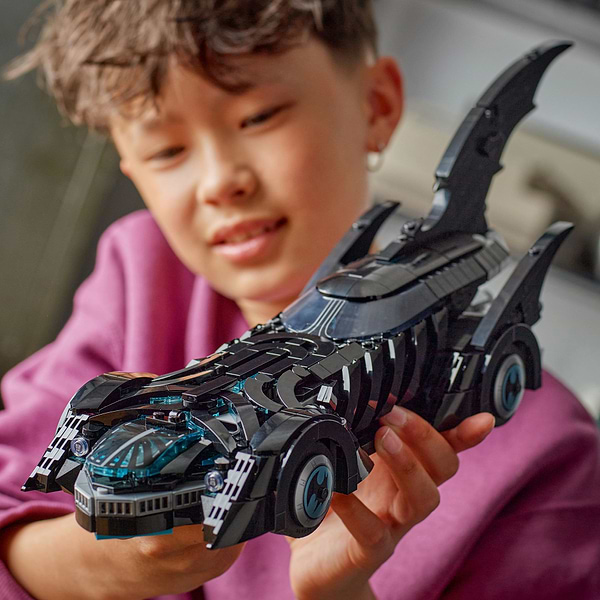Фото - Конструктор LEGO  Super Heroes DC Бетмен назавжди Бетмобіль (76304)