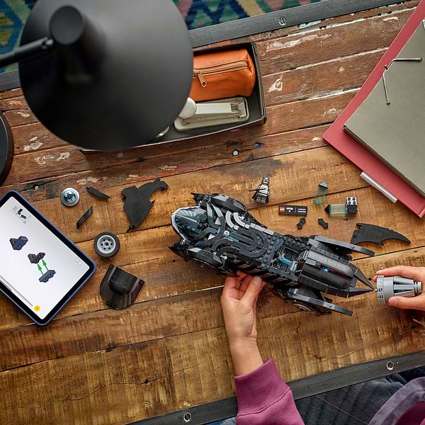 Фото - Конструктор LEGO  Super Heroes DC Бетмен назавжди Бетмобіль (76304)