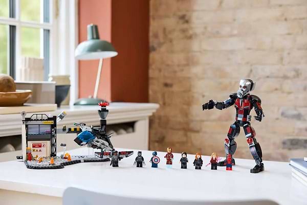 Фото - Конструктор LEGO Marvel Перший месник: Протистояння Пригодницька битва (76314)