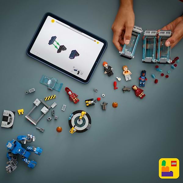 Фото - Конструктор LEGO Marvel  Лабораторія Залізної Людини: зал обладунків (76315)