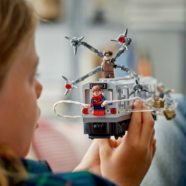 Фото - Конструктор LEGO  Super Heroes Marvel Человек-Паук против Дока Ока: Сцена в метро (76321)