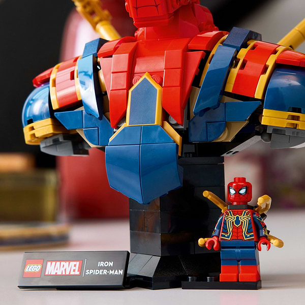 Фото - Конструктор LEGO  Super Heroes Marvel Погруддя Залізної Людини-Павука (76326)
