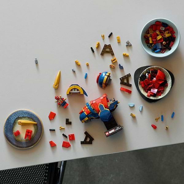 Фото - Конструктор LEGO  Super Heroes Marvel Погруддя Залізної Людини-Павука (76326)