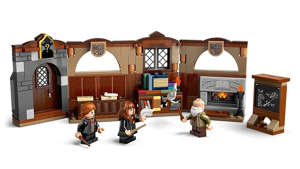 Фото - Конструктор LEGO Harry Potter Замок Гоґвортс™: урок чарів (76442)