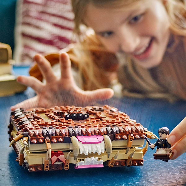 Фото - Конструктор LEGO Harry Potter Куслива Жахлива книга жахіть (76449)