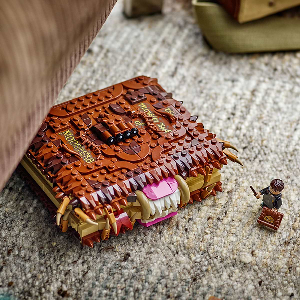 Фото - Конструктор LEGO Harry Potter Куслива Жахлива книга жахіть (76449)
