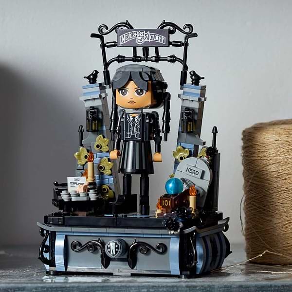 Фото - Конструктор LEGO Wednesday Фигурка Венздей Аддамс (76780)