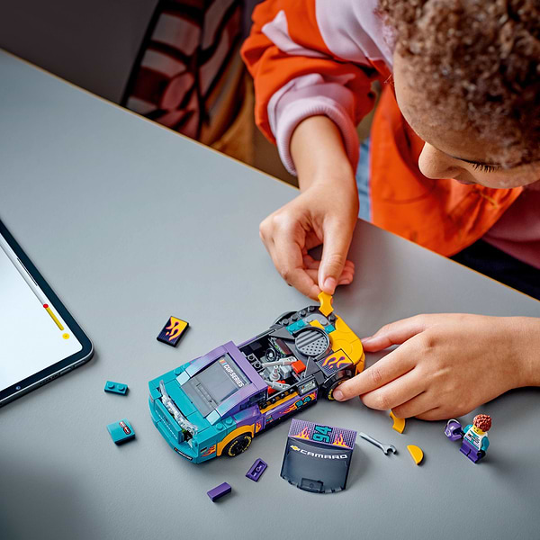 Фото - Конструктор LEGO Speed Champions NASCAR® Next Gen Шевроле Camaro ZL1 (76935)