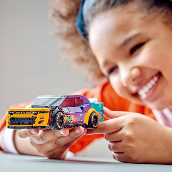 Фото - Конструктор LEGO Speed Champions NASCAR® Next Gen Шевроле Camaro ZL1 (76935)
